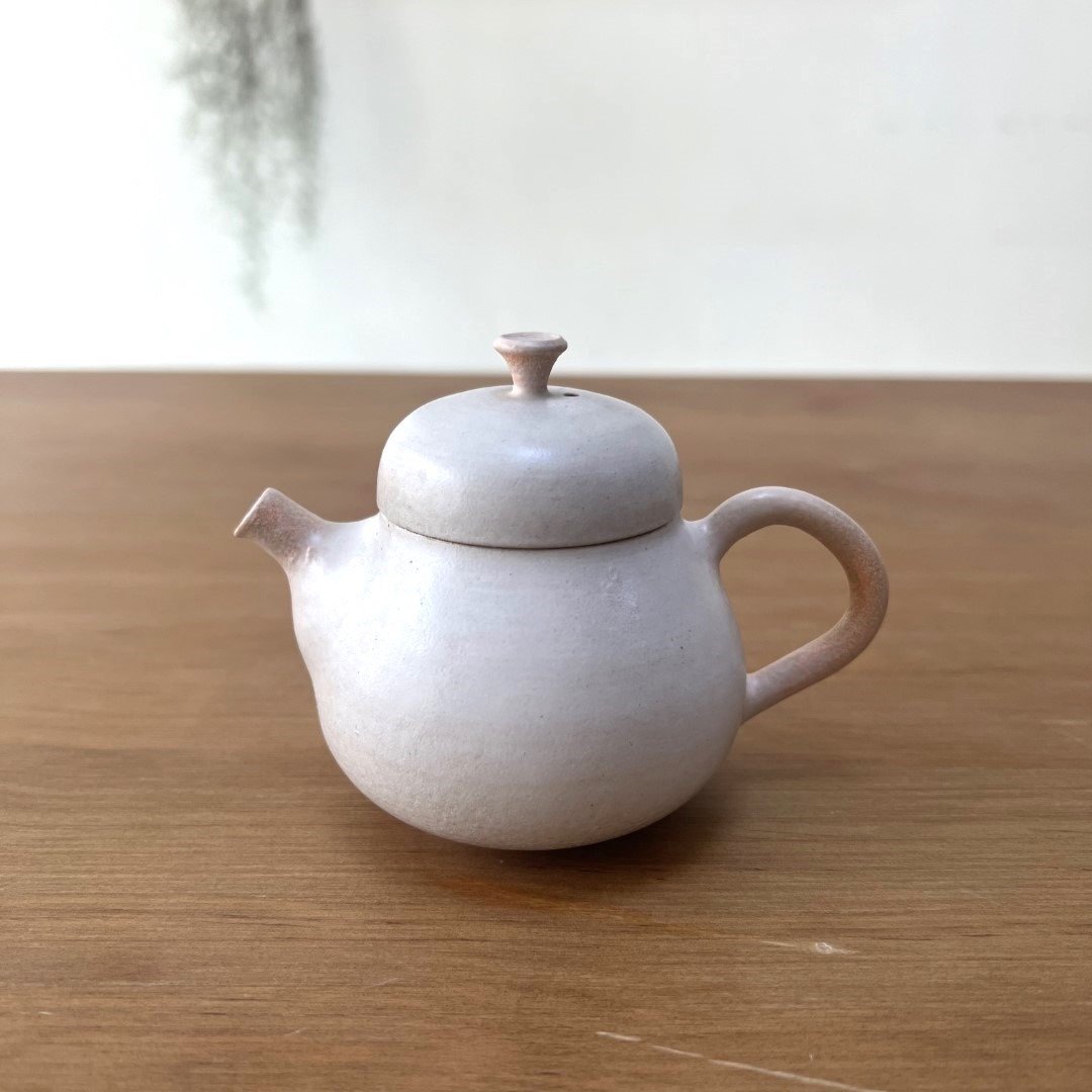 甜白 手工陶高帽茶壶 - 茶具/茶杯 - 陶 白色