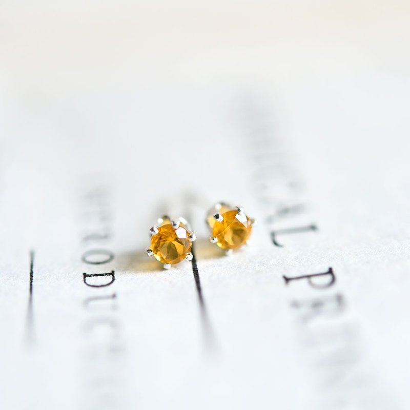 Gold Citrine stud earrings 4mm 11 May birthstone to symbolize the hope prosperity and wealth and good luck Stone fraternity - 耳环/耳夹 - 宝石 