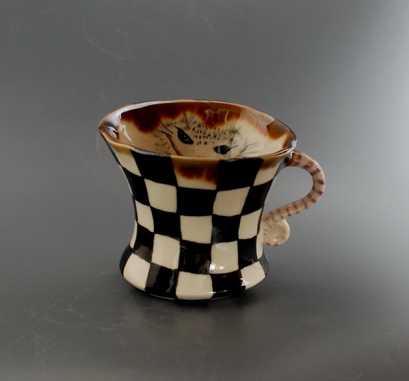 瓷杯 黑白彩绘格纹 柴郡猫 跳马克杯 Wonderland - 咖啡杯/马克杯 - 瓷 多色