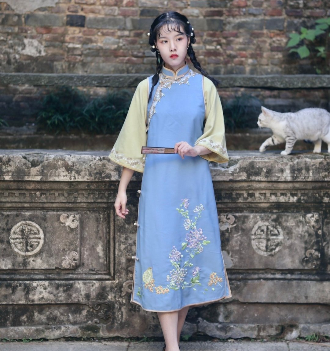 民國復古假兩件旗袍 / 刺繡提花倒大袖 / 夕暉下系列全開襟設計 - 旗袍 - 其他材质 蓝色