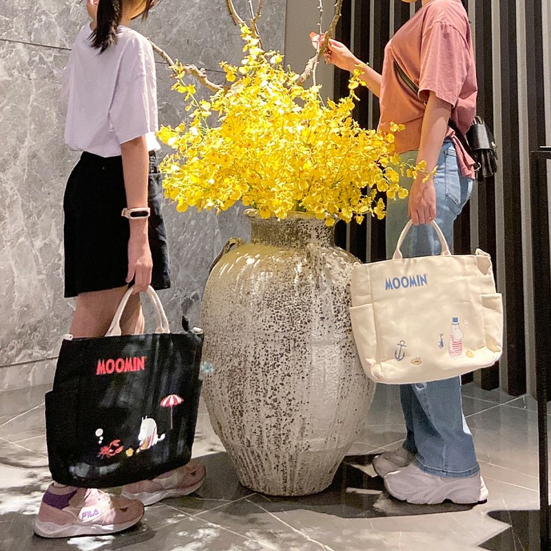【MOOMIN】帆布多口袋大布包 - 侧背包/斜挎包 - 棉．麻 