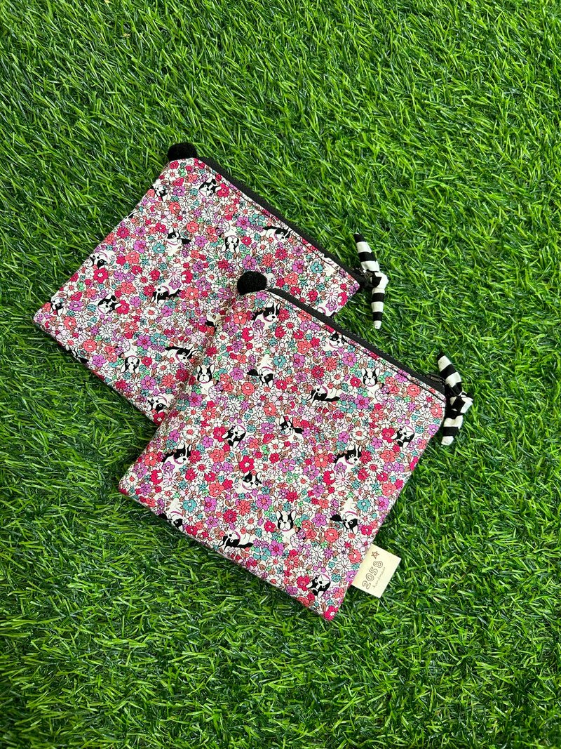 花丛玩耍的法斗收纳小包 - 化妆包/杂物包 - 棉．麻 