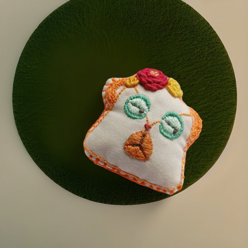 MAKAM 萌趣刺绣胸针设计 - 胸针 - 绣线 橘色