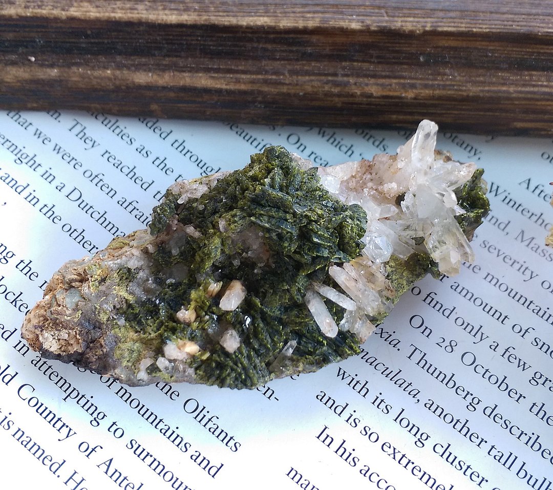 Quartz with lnclusions 绿帘石 水晶共生矿 天然矿石 原矿 - 摆饰 - 其他材质 