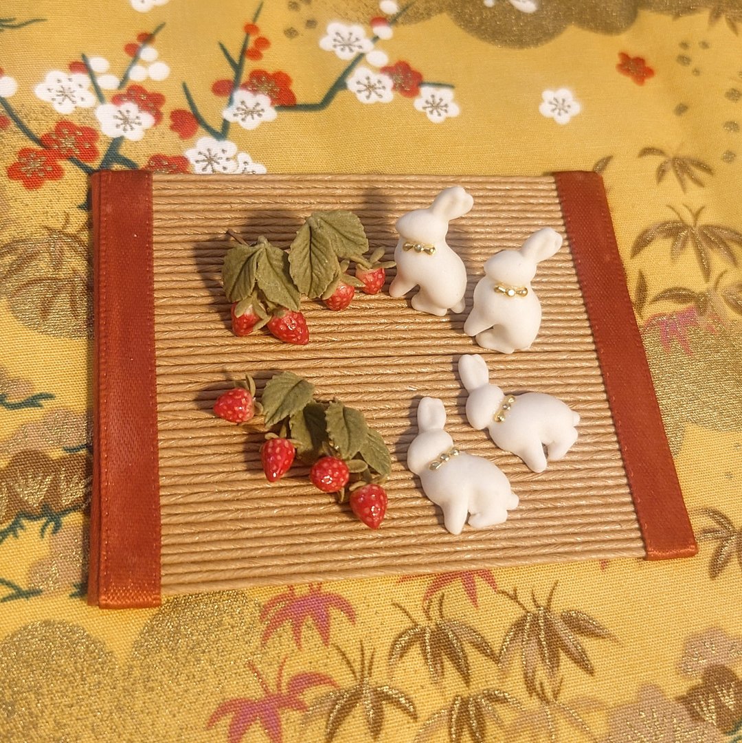 白兔草莓季手作耳饰耳环定制 - 耳环/耳夹 - 粘土 多色