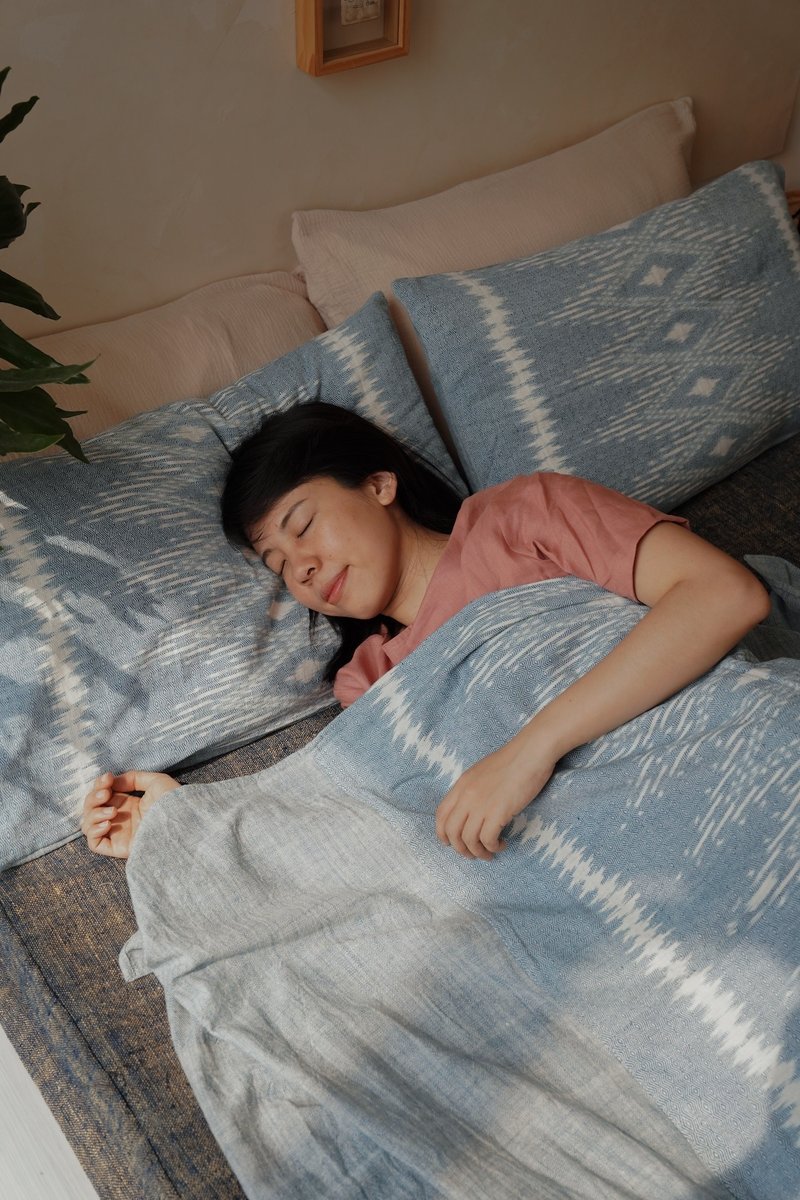 【世界顶级染织工艺经典】Galaxy蓝染伊卡织寝具森眠三件组 - 被子/毛毯 - 棉．麻 蓝色