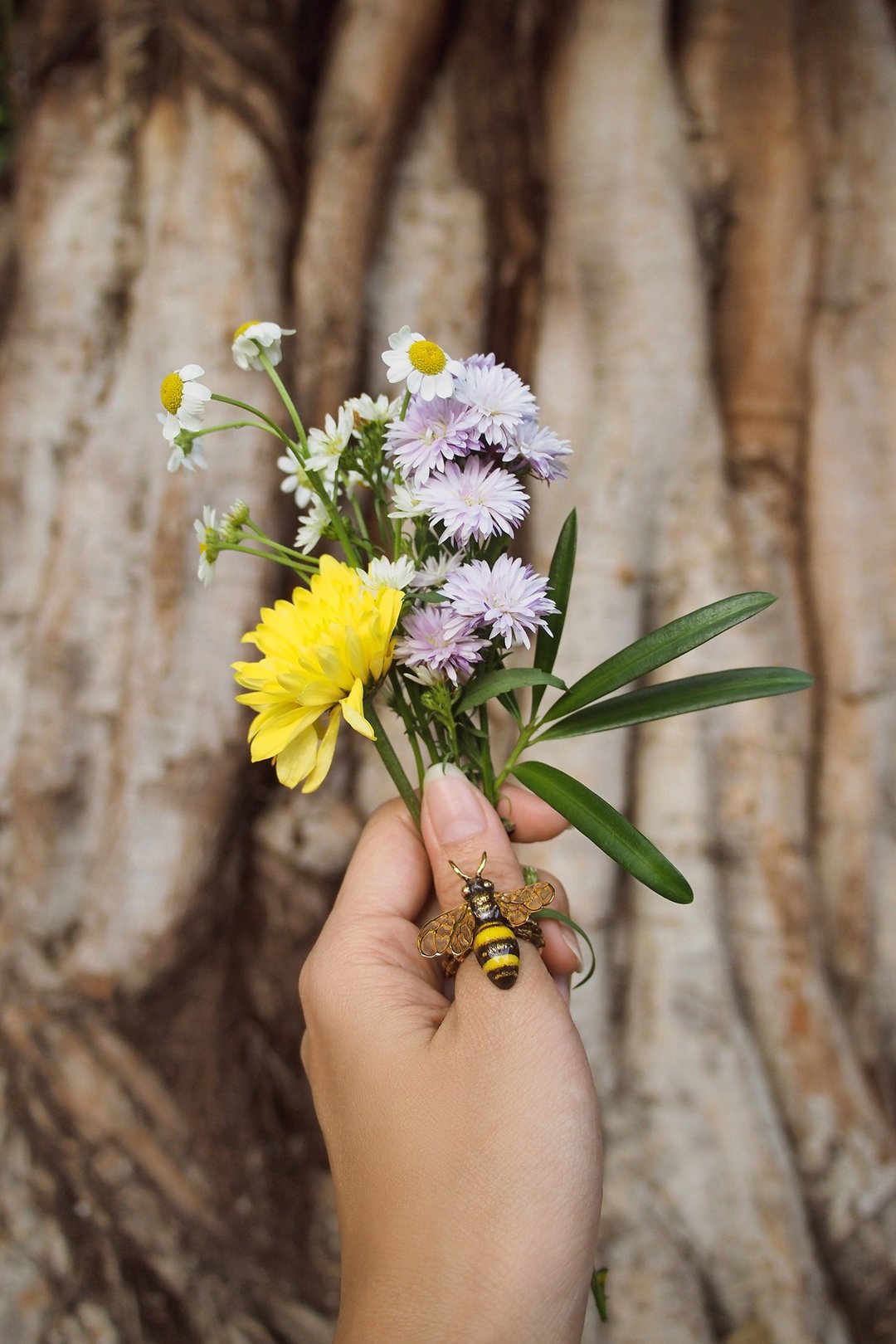 Bee Honey Bee Ring, Enamel Ring, Handmade jewelry,Gift for her. - 戒指 - 其他金属 黄色