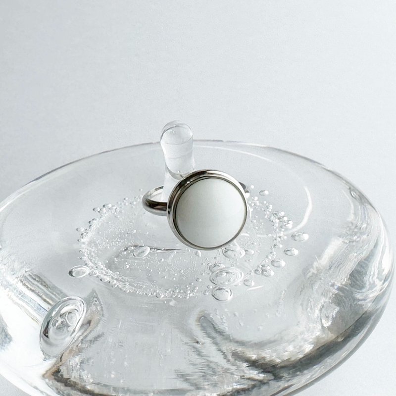 Sepia Medium [Snow White] Cloisonne Ring Ring Pure Silver Cloisonne Cloisonne - 戒指 - 其他材质 白色