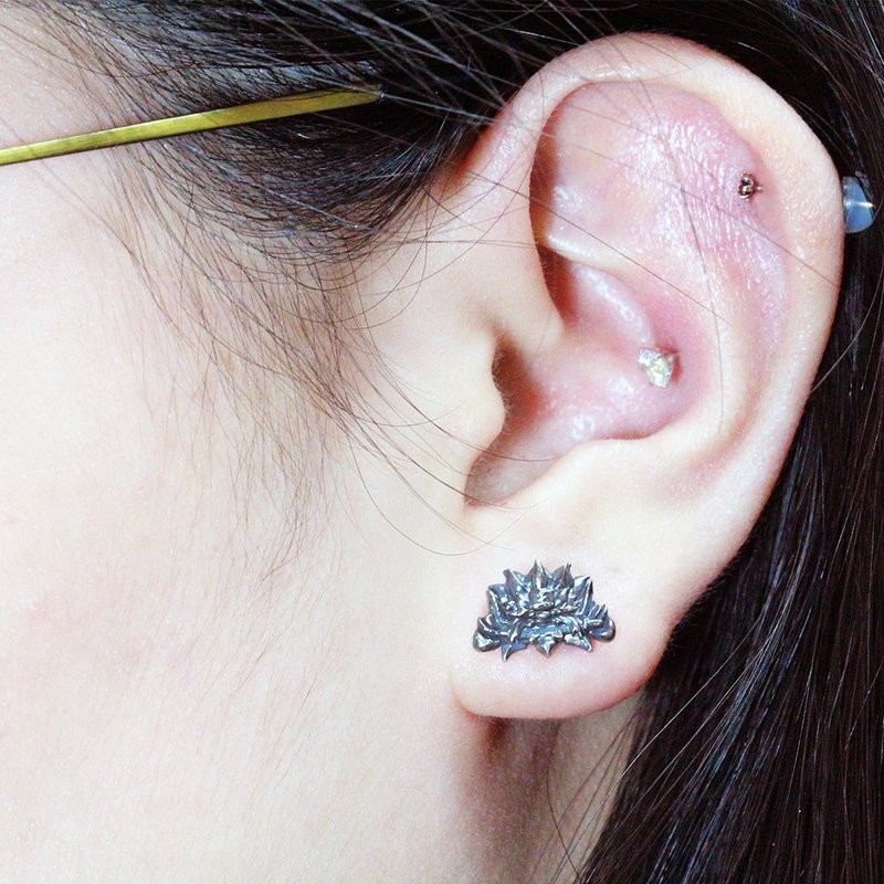 925纯银 称霸天下剑狮耳环 e9702 - 耳环/耳夹 - 纯银 