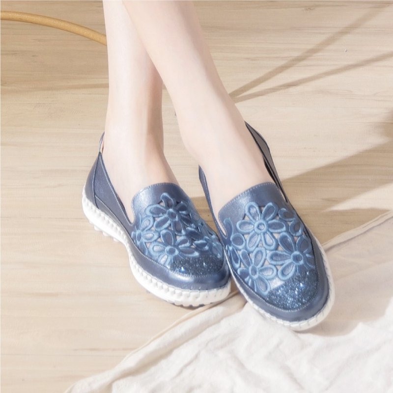 精工刺绣篓空真皮磁力厚底气垫球囊休闲鞋(靛青蓝) - 女款休闲鞋 - 真皮 蓝色