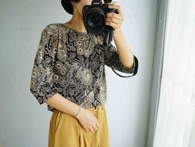 寻宝古着-经典佩斯利印花弹性针织凉感上衣 - 女装上衣 - 聚酯纤维 灰色