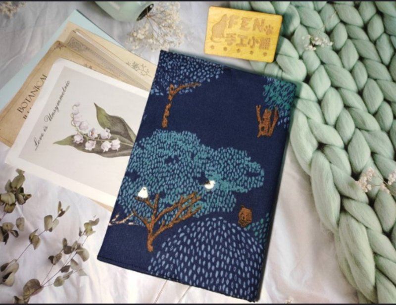 森林系列-日本设计师布料作家蓝底手绘森林树拉链书衣-圣经尺寸 - 书衣/书套 - 棉．麻 