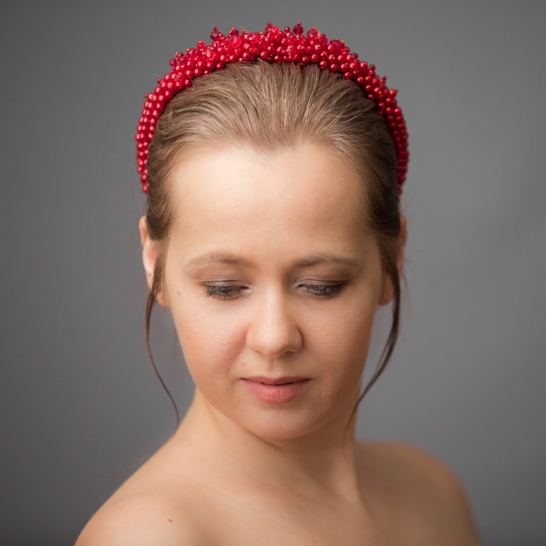 Red beaded headband for wedding guest. Wedding bejeweled headband. - 发带/发箍 - 其他材质 红色