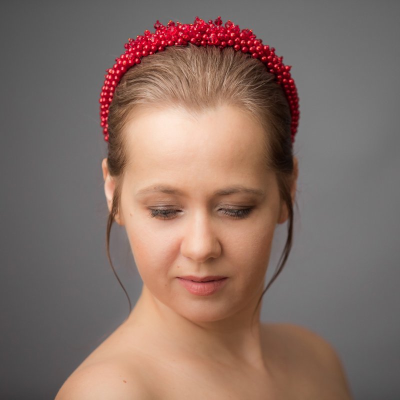 Red beaded headband for wedding guest. Wedding bejeweled headband. - 发带/发箍 - 其他材质 红色