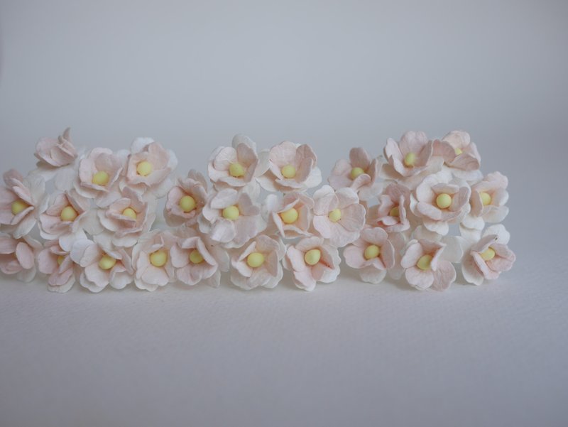 纸花，用品，100 件。绣球花纸，尺寸1.5厘米，粉白色 - 其他 - 纸 白色