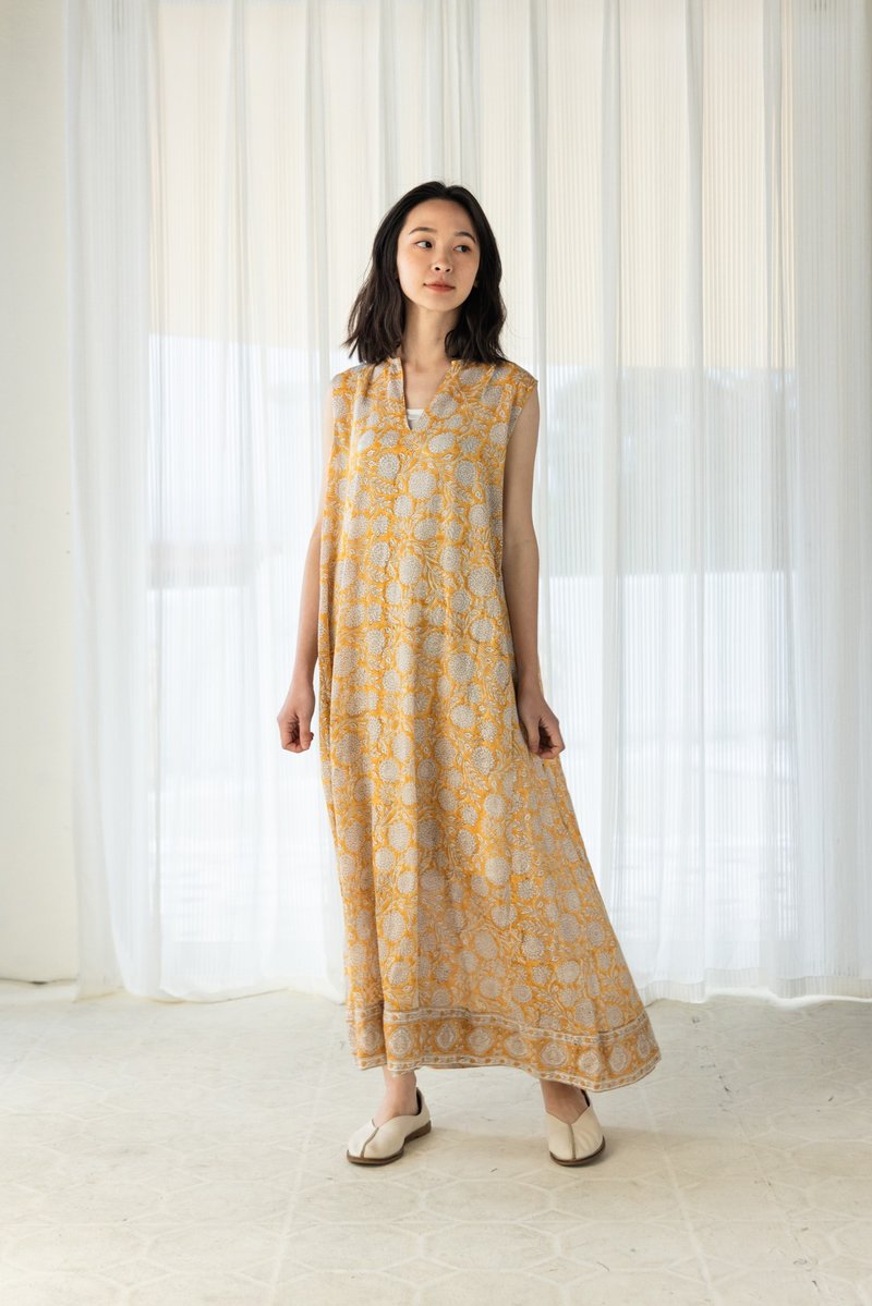 V无袖薄款黄花洋装 - 洋装/连衣裙 - 棉．麻 黄色