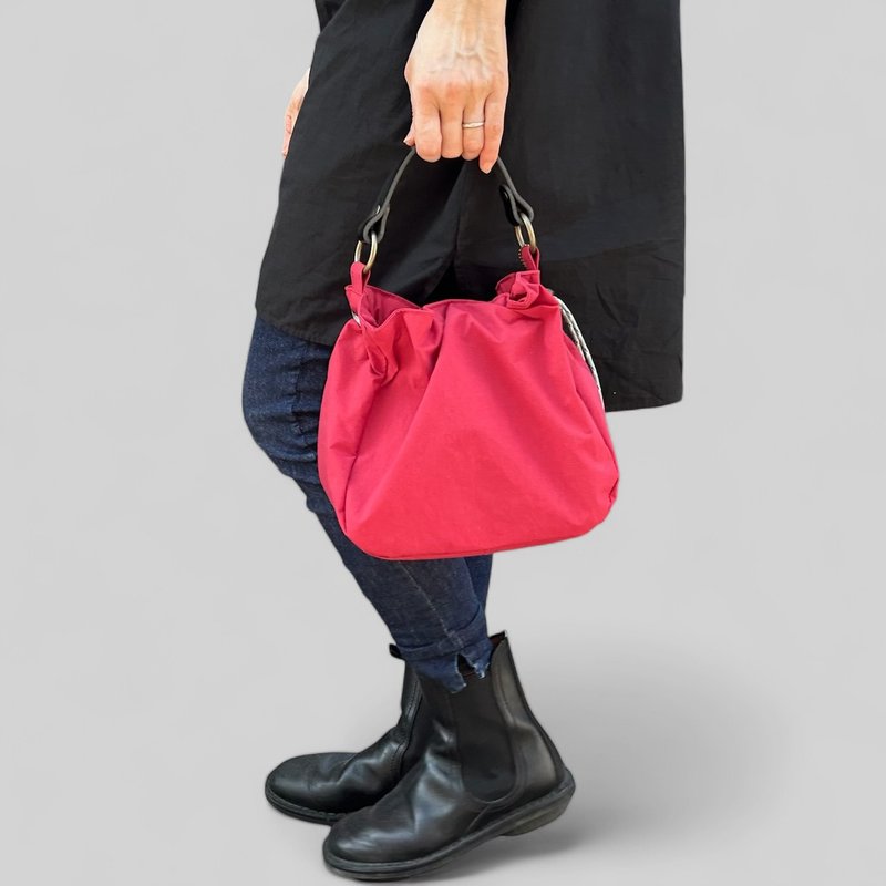 BALON mini│酒红色│KONBU 拨水尼龙迷你巾着包 - 侧背包/斜挎包 - 尼龙 红色