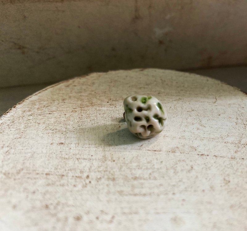 无痕耳环 免耳洞 日本白瓷 自然釉色 无限色调 1350高温烧制 - 耳环/耳夹 - 瓷 