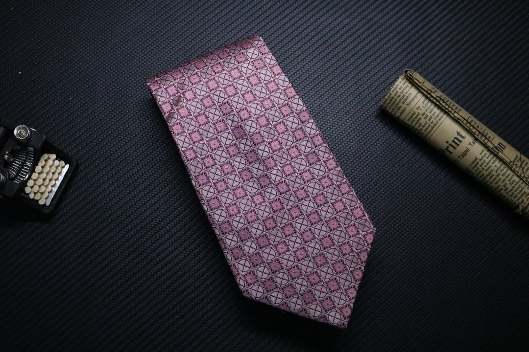 粉色复古图文真丝领带/百分百蚕丝necktie - 领带/领带夹 - 丝．绢 粉红色