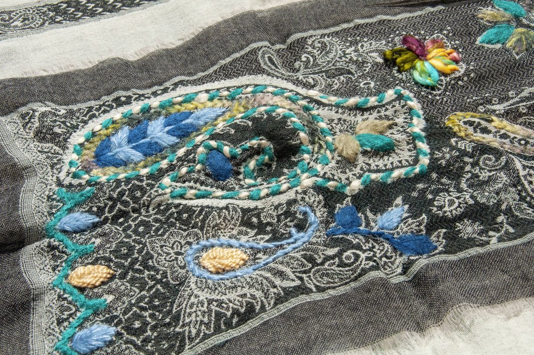喀什米尔Cashmere/水煮羊毛披肩/针织围巾/刺绣围巾/羊绒披巾-花 - 围巾/披肩 - 羊毛 多色