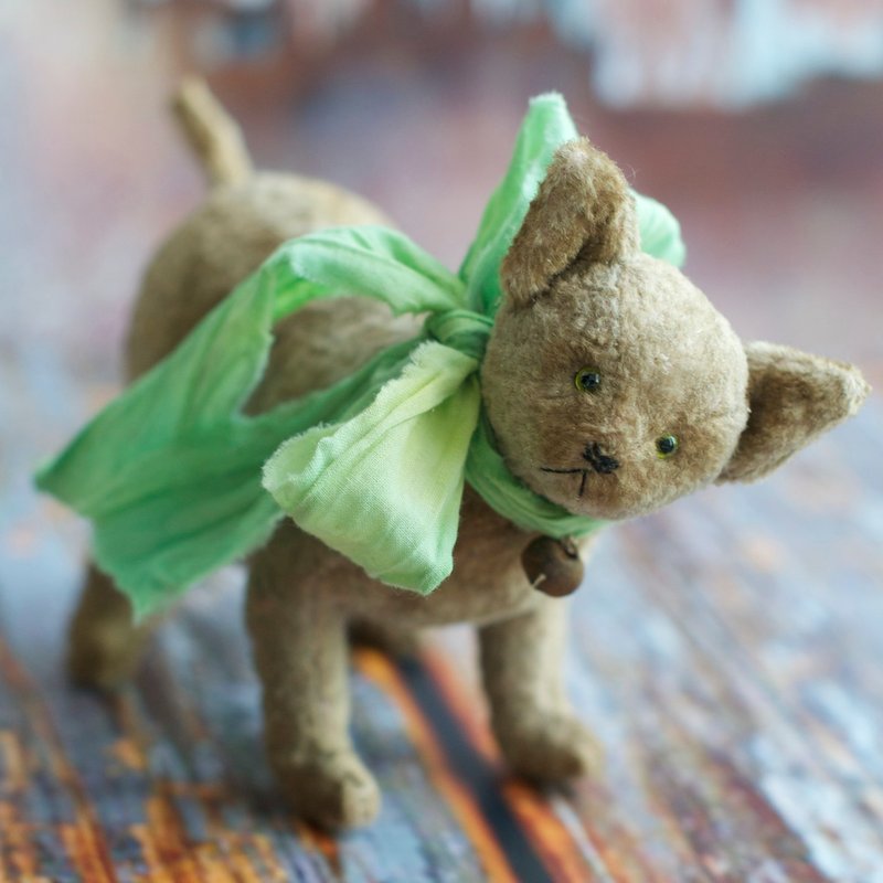 Little beige Kitten created with vintage plush - 玩偶/公仔 - 其他材质 咖啡色