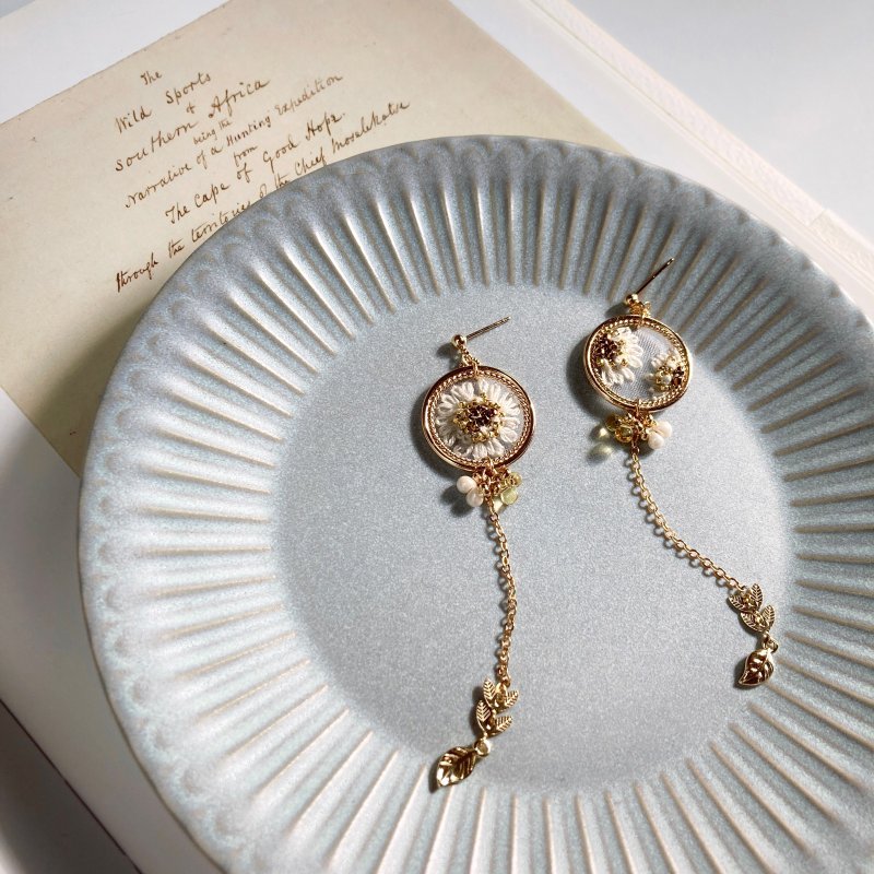 暗恋春日 / 刺绣耳环 / 可改耳夹 - 耳环/耳夹 - 绣线 多色