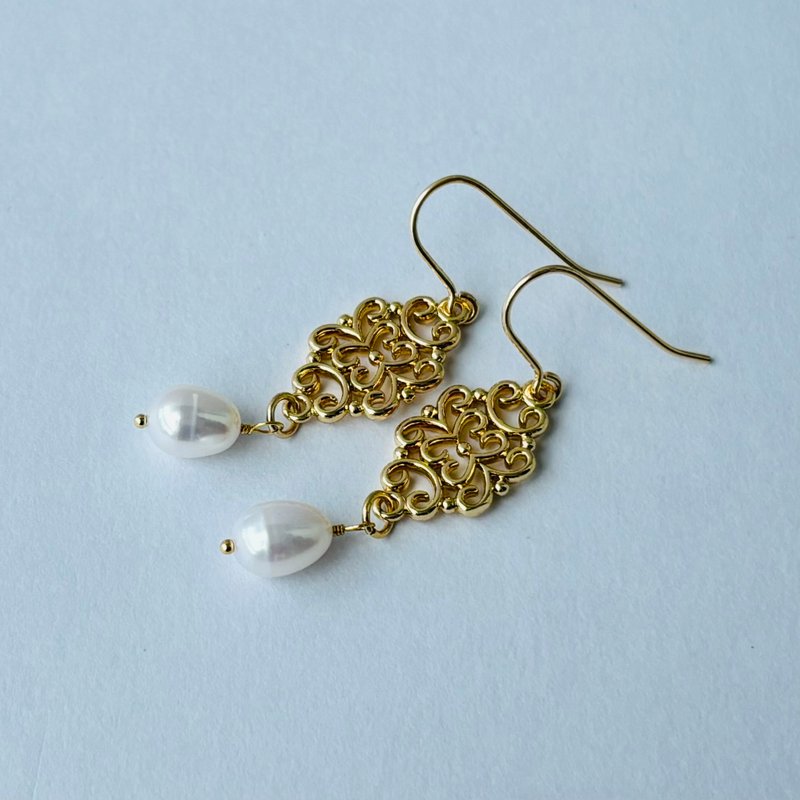 复古雕花  日本天然珍珠 法式优雅摇曳14KGF 耳环 - 耳环/耳夹 - 珍珠 金色