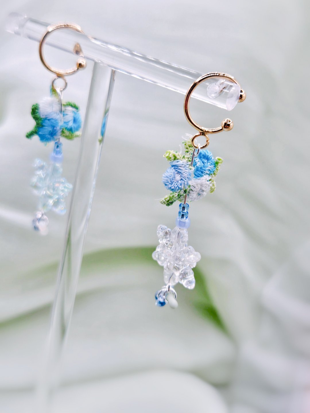 拥雪 手作刺绣花耳骨夹 印象饰品 | 植椛。饰 小众品牌 - 耳环/耳夹 - 玻璃 蓝色