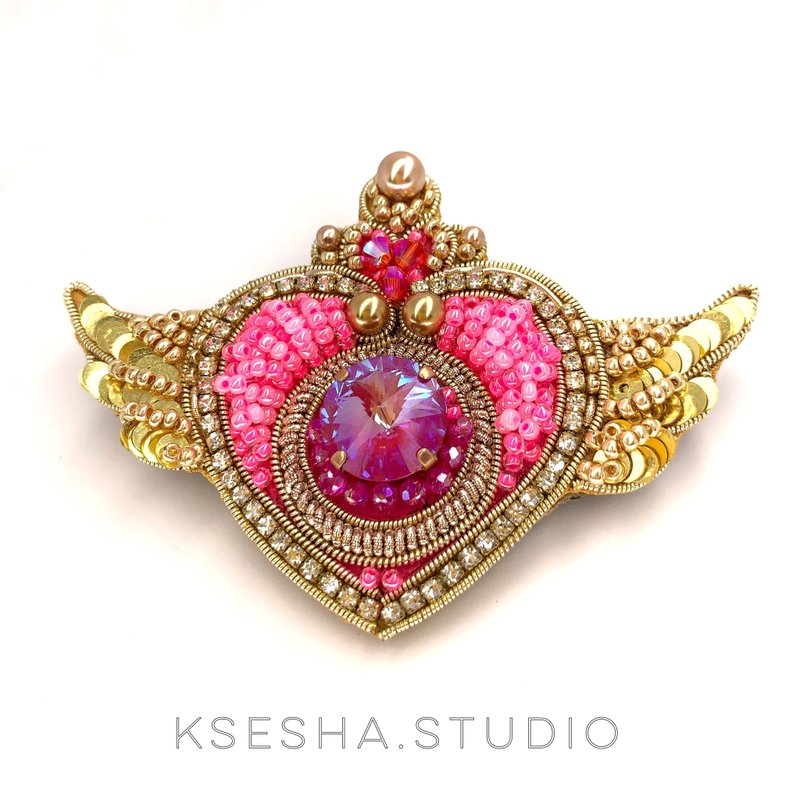 美少女战士手工制作的胸针。串珠胸针。动漫胸针。胸针心。危机月 - 胸针 - 其他材质 粉红色