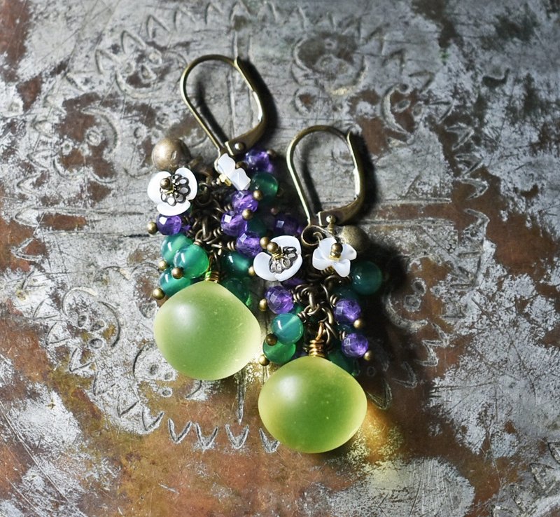 丰润复古铀玻璃与饱满紫水晶与绿玛瑙、白蝶贝小花、复古波西米亚珠耳环 - 耳环/耳夹 - 玻璃 黄色