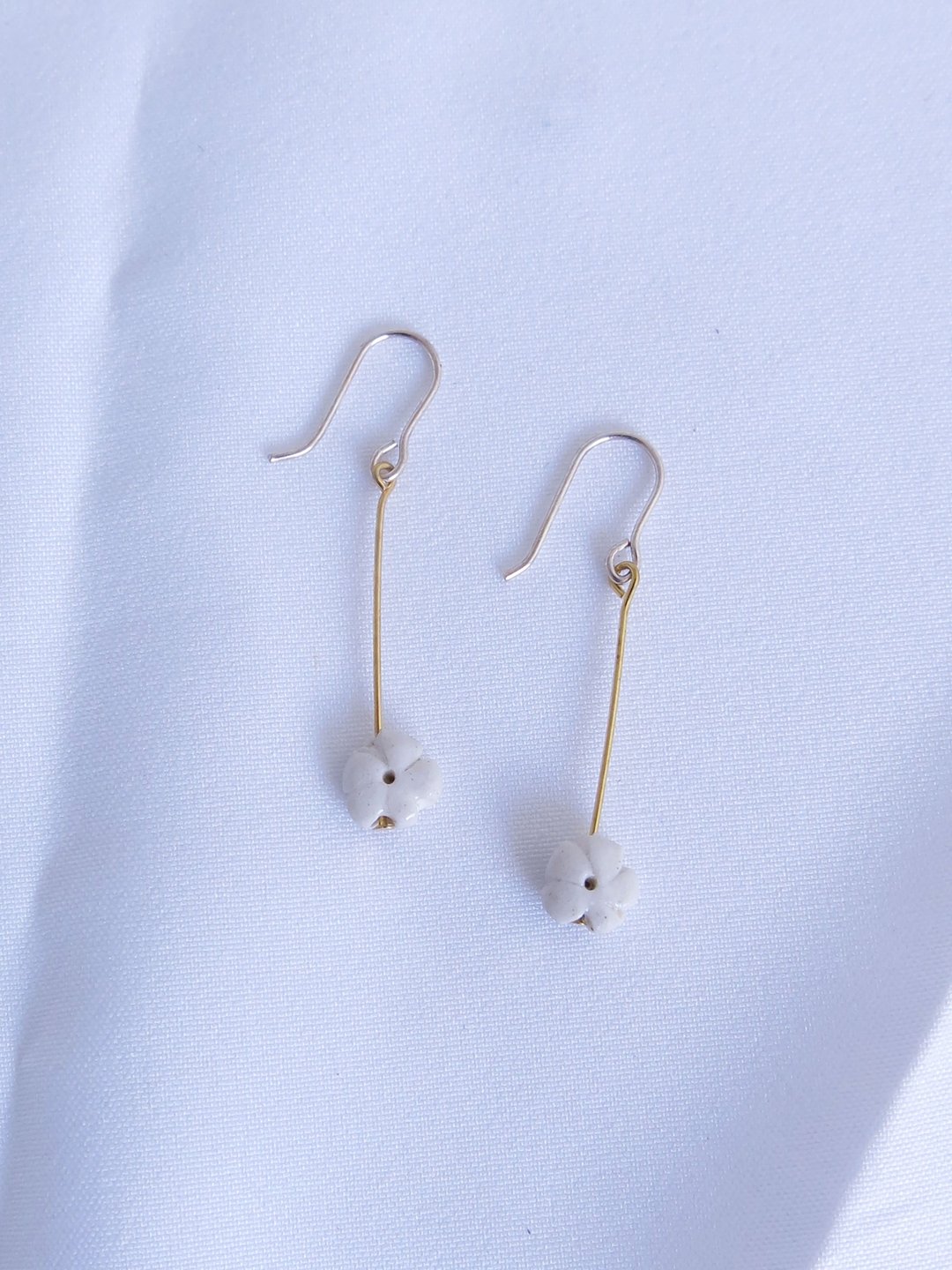 Petit courage系列白瓷纯银长耳环 - 耳环/耳夹 - 瓷 白色