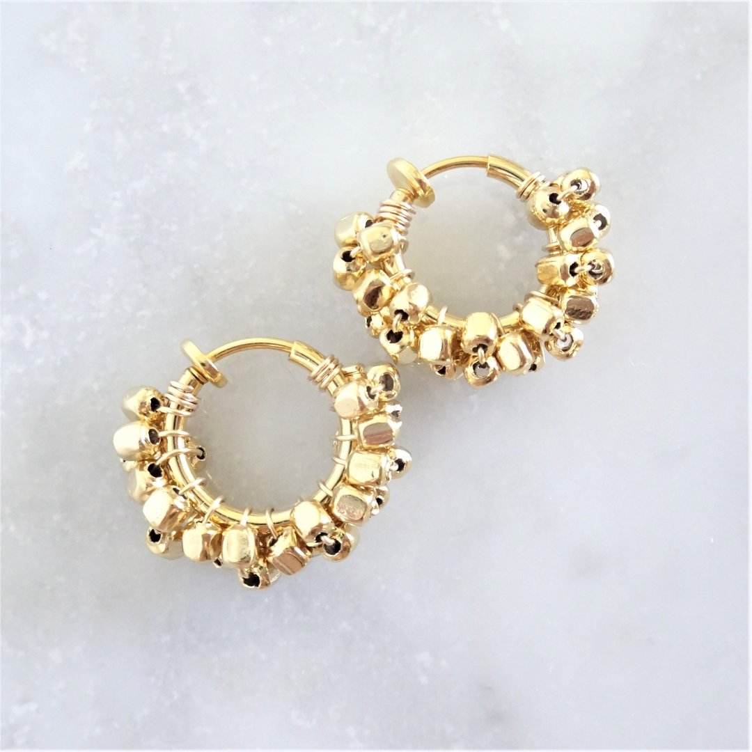pti gold square metal wrapped hoop earring - 耳环/耳夹 - 其他金属 金色