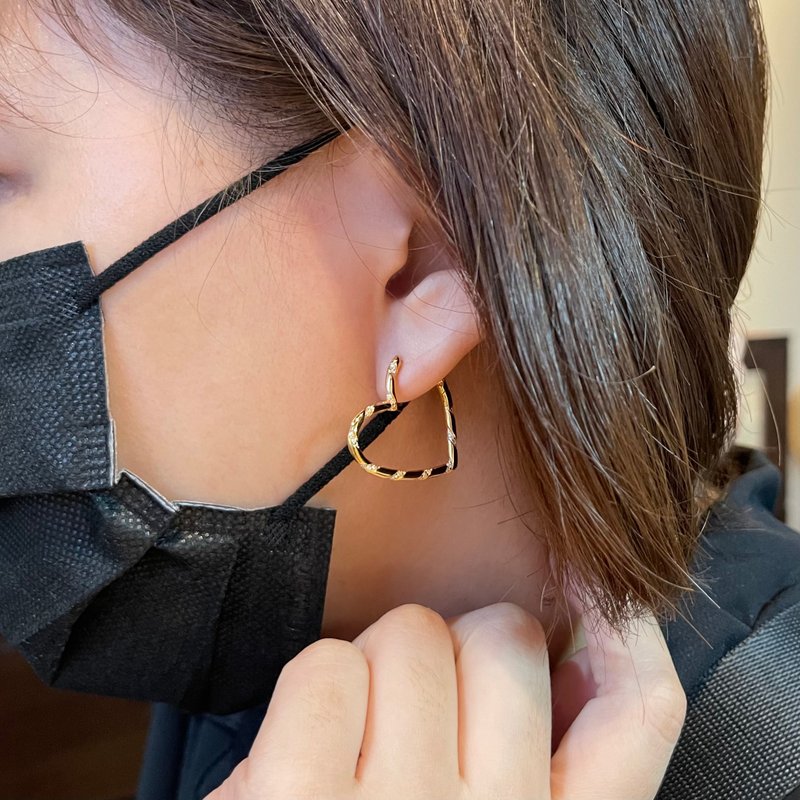 925纯银 轻奢银饰 纯银电镀黄k金 爱心锆石耳环 - 耳环/耳夹 - 纯银 金色