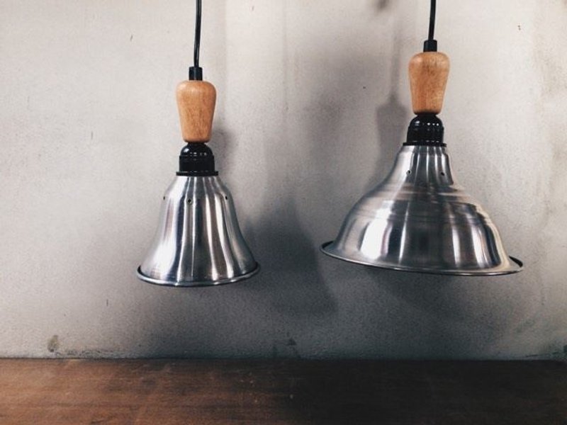 小铝罩款  80~90年代 早期外销日本 老榉木铝罩灯 古道具 - 灯具/灯饰 - 其他金属 灰色