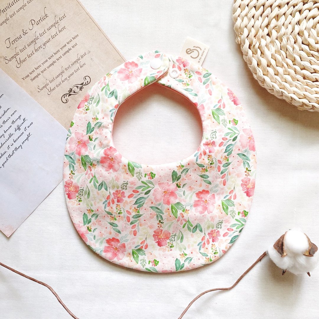 春计花朵围兜 围兜兜 手作围兜 围兜 弥月礼盒 handmade 定制 - 围嘴/口水巾 - 棉 粉红色