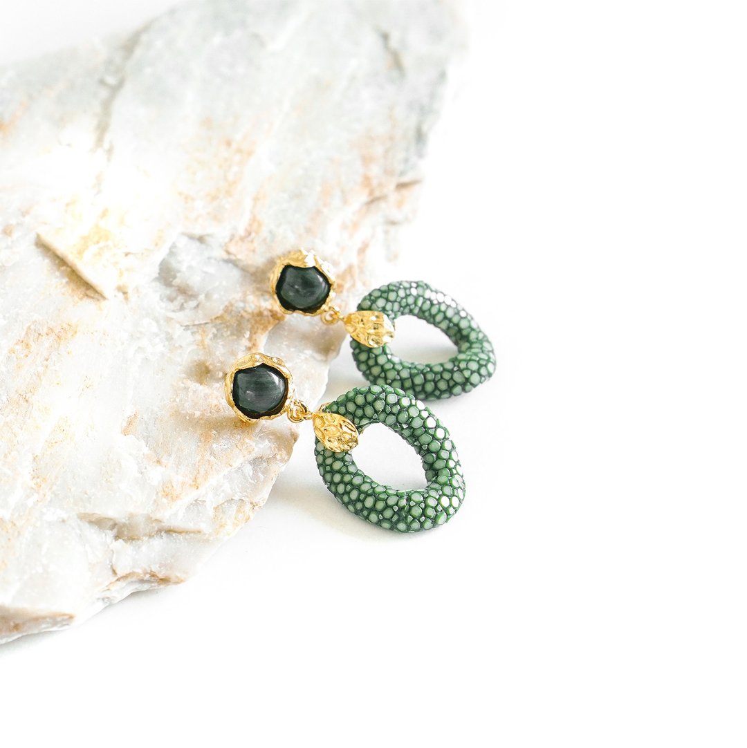Stingray Earring  High Fashion - 耳环/耳夹 - 真皮 多色
