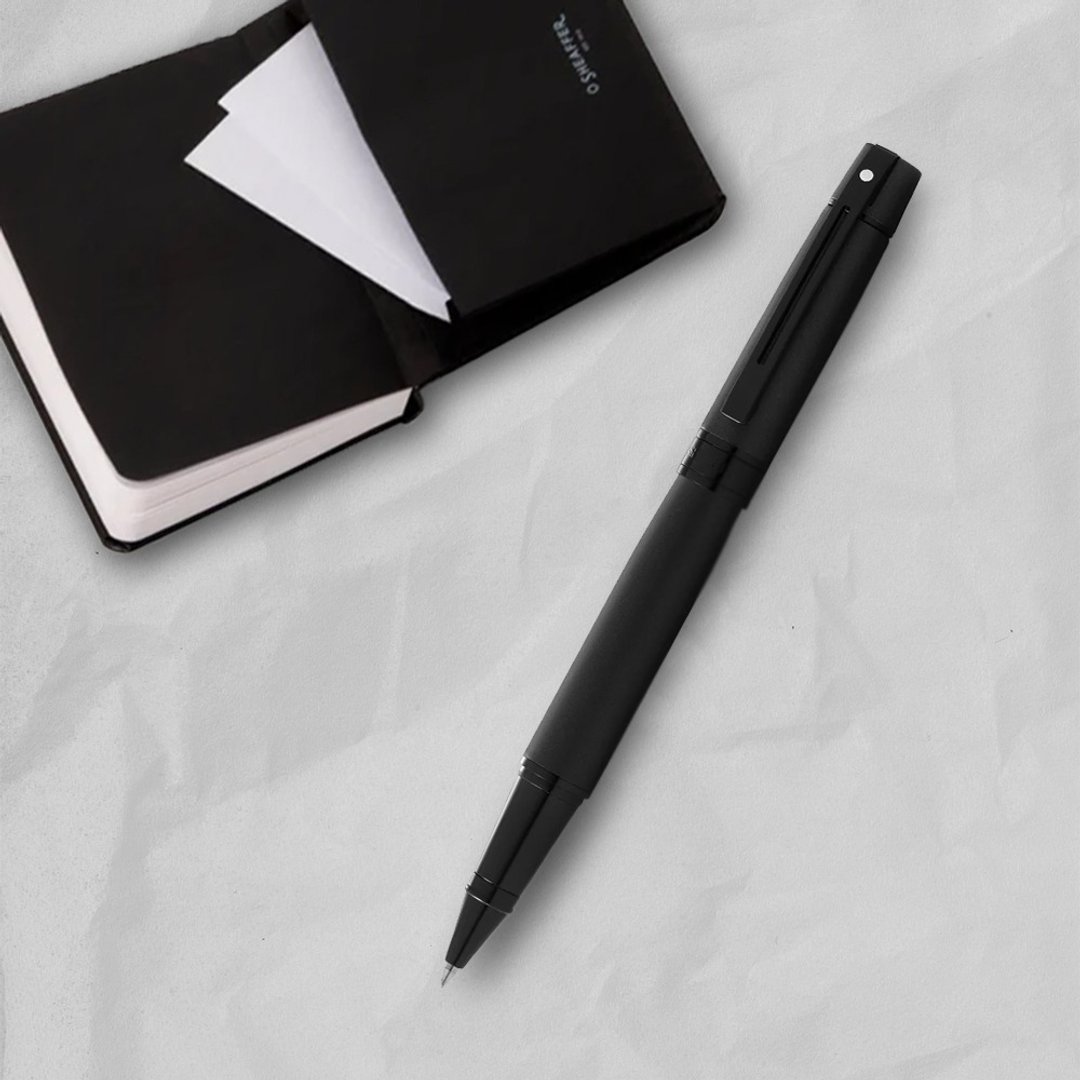 【SHEAFFER】300 系列雾黑钢珠笔+A6 笔记本礼盒 免费刻字 - 钢珠笔 - 其他金属 黑色