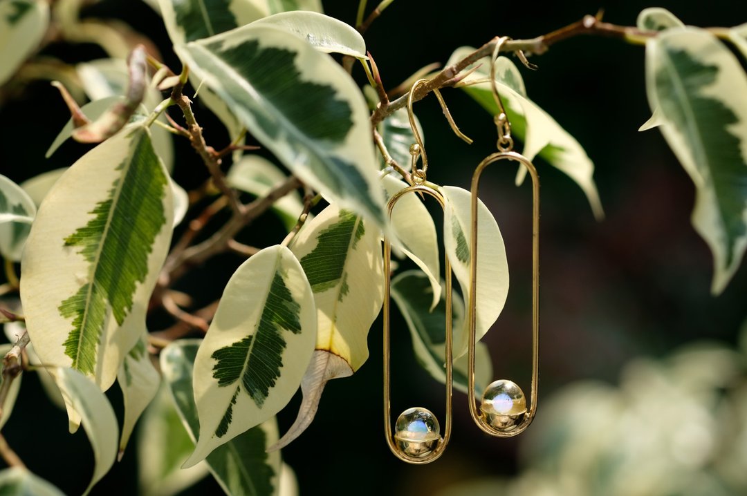 The Floating Planet (earrings) - 耳环/耳夹 - 玻璃 金色