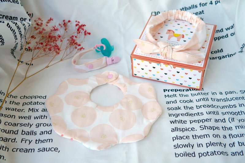 弥月礼盒 | 六重纱口水巾、宝宝发带、奶嘴夹 | 红豆面包(粉) - 满月礼盒 - 棉．麻 粉红色