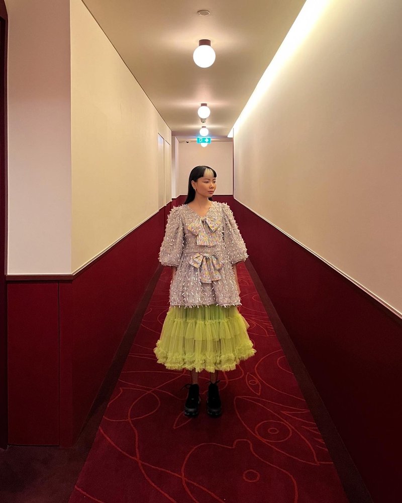 镂空 V 领衬衫，由 2 块荷叶边布料叠层 + 透明网纱裙。 - 其他 - 棉．麻 多色