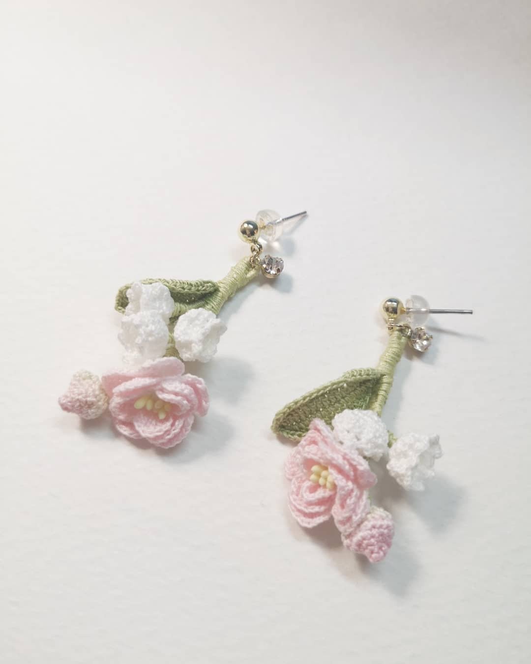*My Fancy Handmade*手鈎铃兰山茶花耳环 - 耳环/耳夹 - 绣线 多色