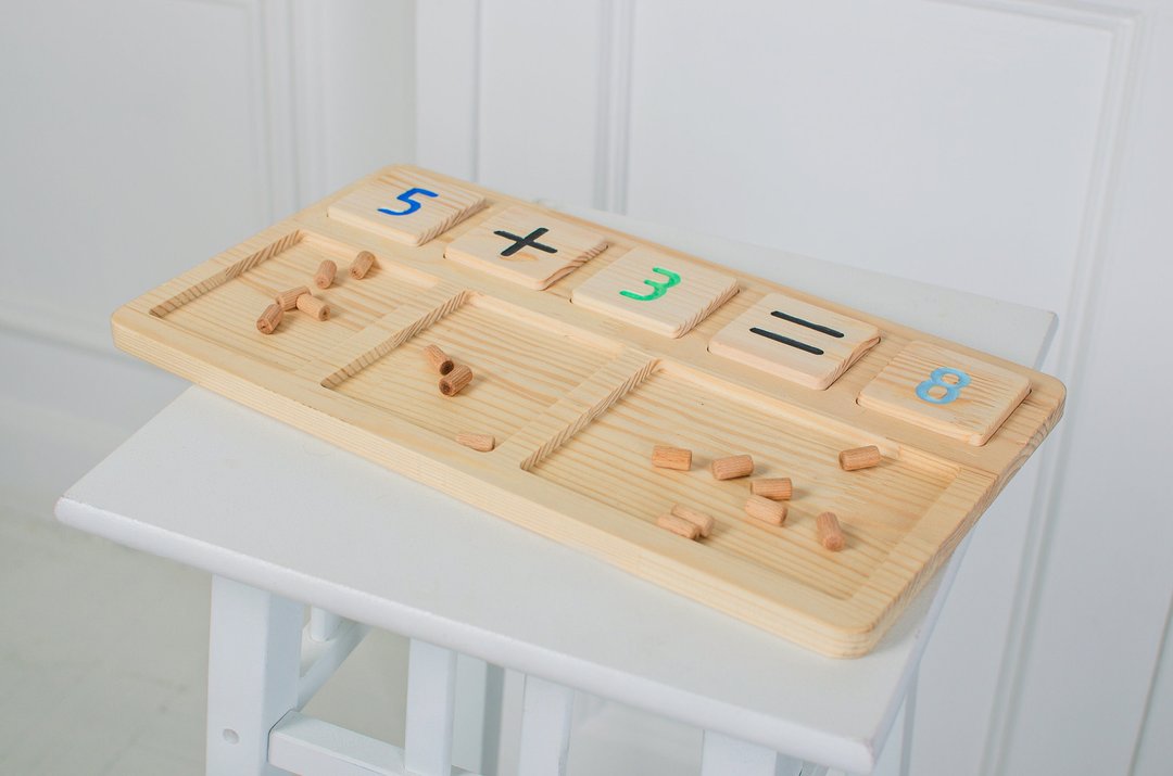 Math Board with Numbers 1-10 and signs - 玩具/玩偶 - 木头 
