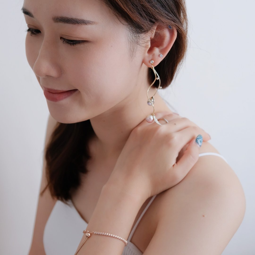 Ariel  | 人鱼泪珠 旋转波浪渐变绵绵珠耳环 | Swarovski 玻璃珠 - 耳环/耳夹 - 水晶 金色