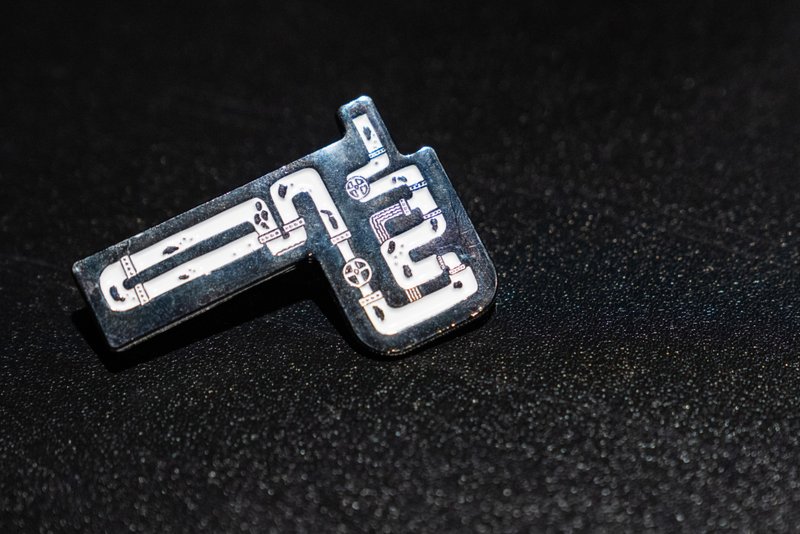 【屎捞人】水管襟章 香港设计 - 胸针 - 其他金属 黑色