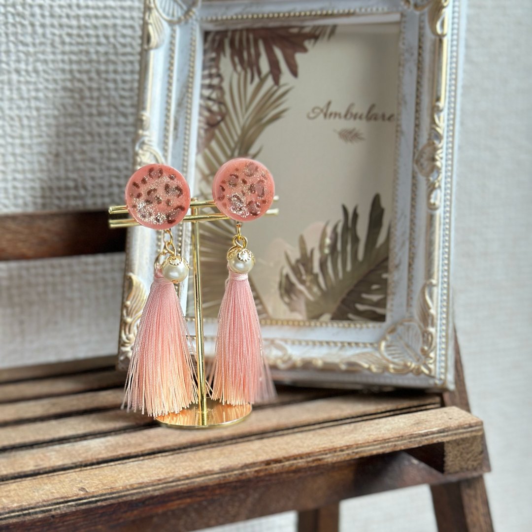 Earrings Pink leopard tassel - 耳环/耳夹 - 树脂 粉红色