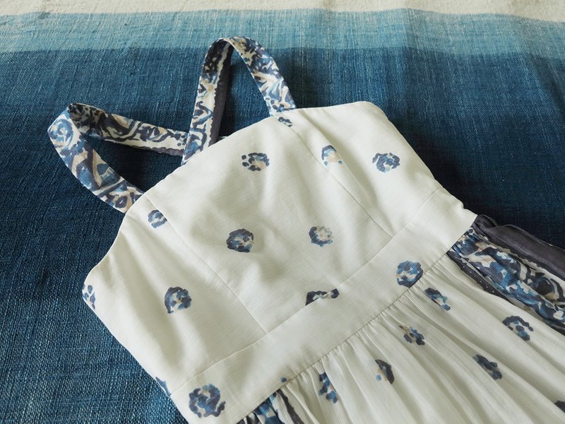 紫花圃肩带洋装 - 洋装/连衣裙 - 棉．麻 紫色