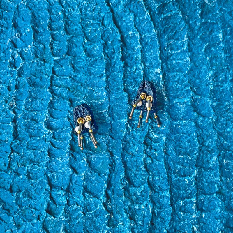 Eudora x Yasmina 联名耳饰 / 藏蛋四脚怪 - 耳环/耳夹 - 纸 蓝色