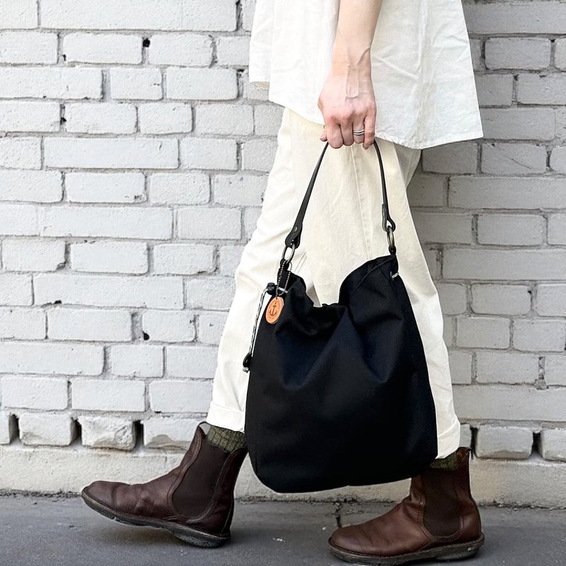 BALON 黑色×黑色 CORDURA® 尼龙防泼水材质 束口斜背包 - 侧背包/斜挎包 - 尼龙 黑色