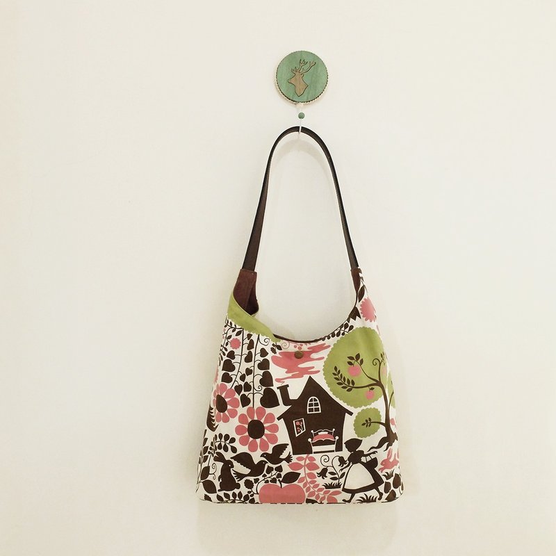 小红帽与大野狼　大Ｕ领单把侧背包　日本厚棉布　真皮提把　还有兔子与松鼠 木屋 树与森林 鸟儿 - 侧背包/斜挎包 - 棉．麻 多色