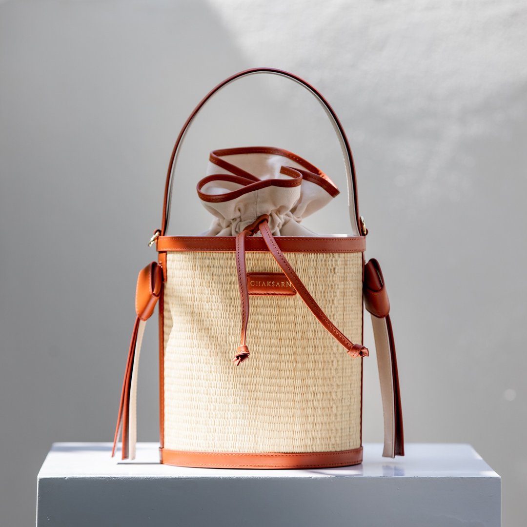 Straw Leather Bucket Bag Minimal Style in Brown and Beige - 手提包/手提袋 - 真皮 咖啡色